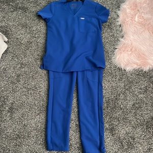 Figs winning blue xs top and xs skinny pants